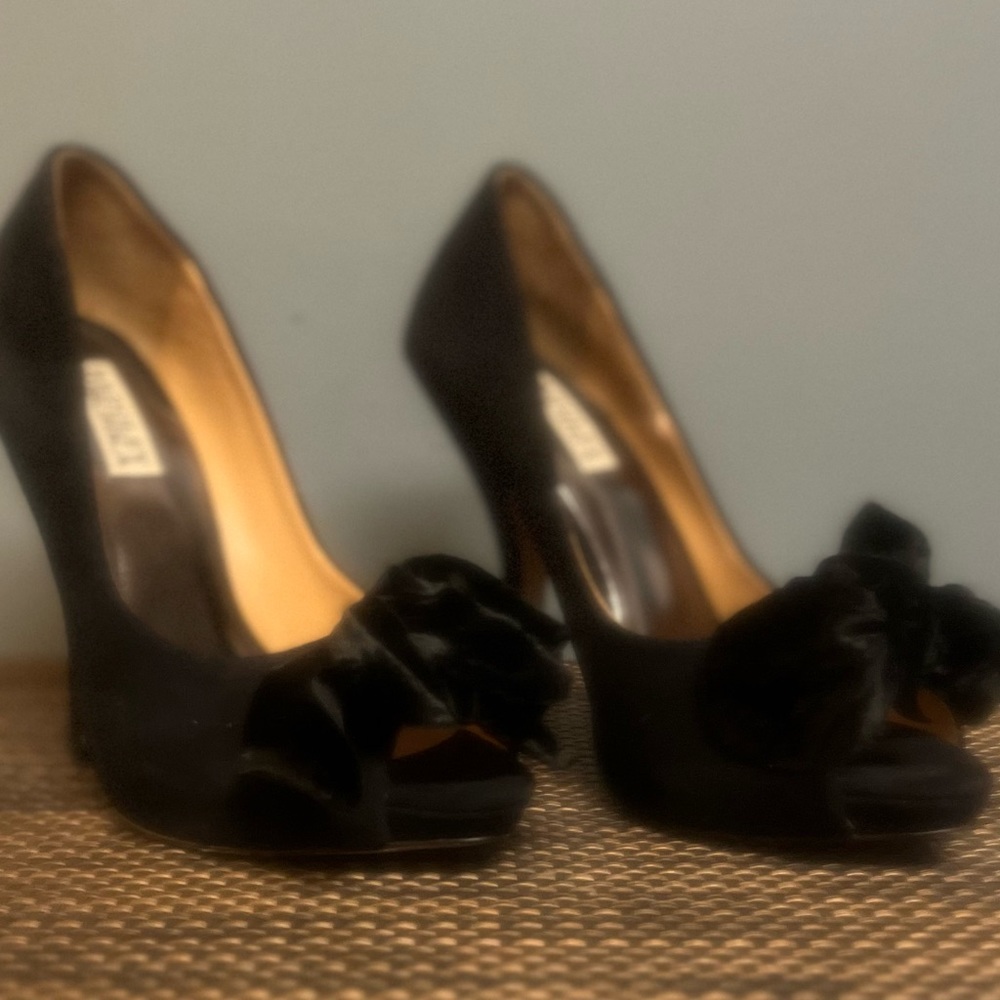 NIB Badgley Mischka Maribelle leather suede evening open pump shoe Black Size 7M